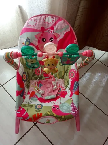 Cadeirinha de Balanço, toca música 