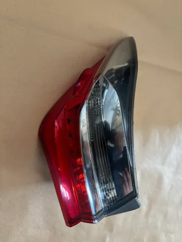 Lanterna traseira lado esquerdo da Toyota Corolla 2018/19 em led original