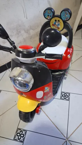 Moto infantil elétrica Mickey
