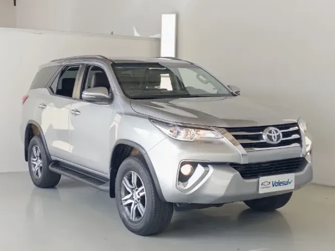 Toyota Hilux SW4 SR 4X2 2.7/ 2.7 Flex 16V Aut. 2020
