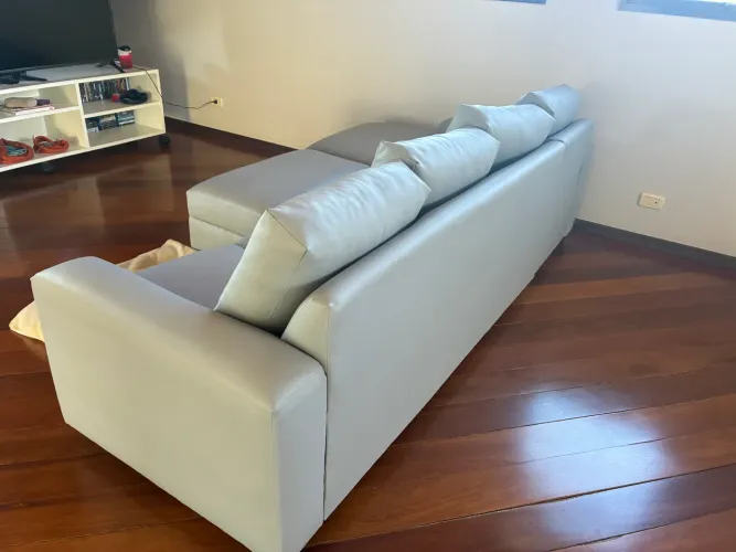 Sofa 2,65m bem conservado de madera maciça