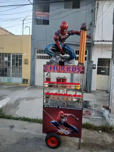 Churros do homem aranha ainda acompanha display do homem aranha para foto festa e eventos 