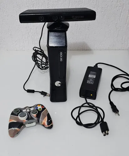 Xbox 360 Slim Modelo 1439 (Não Liga/Peças) + Fonte + Kinect + Controle