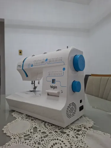 Máquina de Costura Elgin Plus