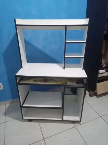 Mesa para computador novinha 