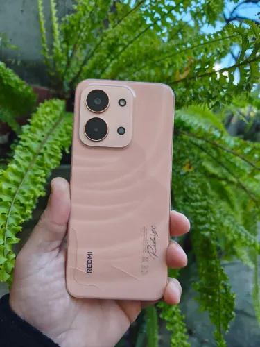 Xiaomi note 15c só detalhe na tampa traseira
