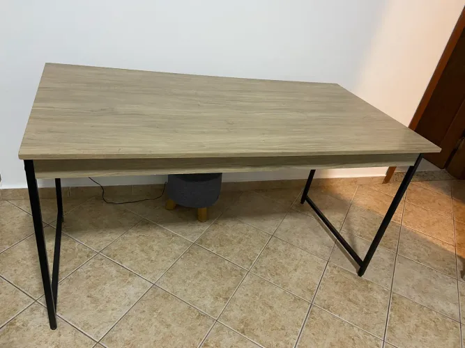 Mesa de Jantar Industrial Moderna - 4 Lugares (acomoda até 6 cadeiras)