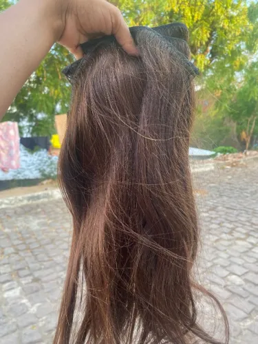 Mega hair muito bem tratado em tela cor chocolate liso ondulado