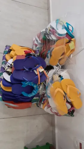 Vendo lote de Havaianas Top e Clássica / várias cores / 80 pares