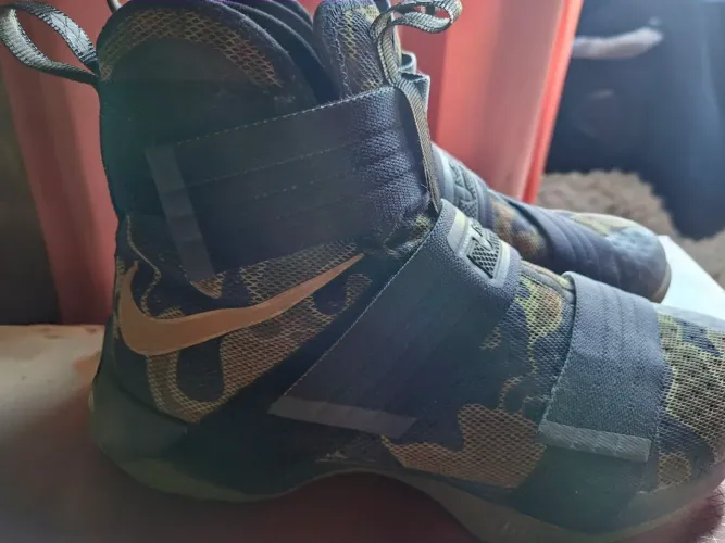 Tênis Nike Lebron