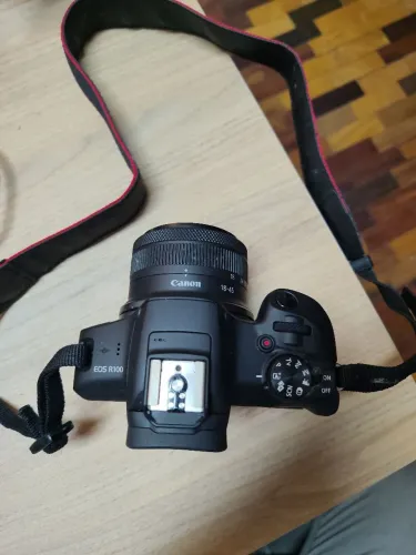 Canon EOS R100 + Lente 18-45mm + Bateria Reserva | R$2.990 Nova Nova <br>Preço: R$ 2.990,00