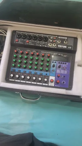 Mesa de som 8 canais