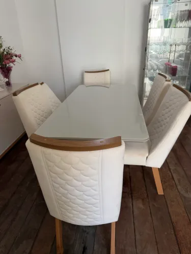 Mesa em laca seis lugares