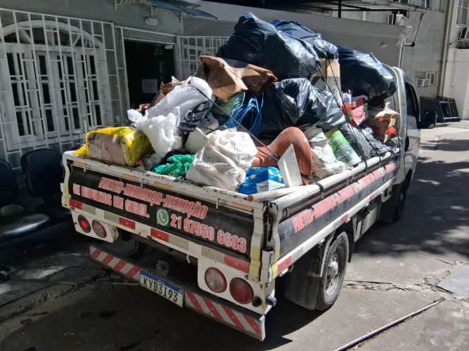 Entulhos, Restou de Obras, Madeiras, Poda de Árvores e Fretes