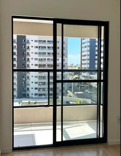 2 Portas de Correr em Alumínio Preto de Vidro - Excelente Estado