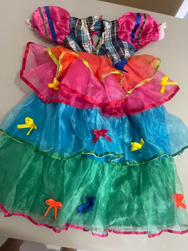 2 vestidos juninos vestindo 6/7 anos 80 os dois ou 45 cada 