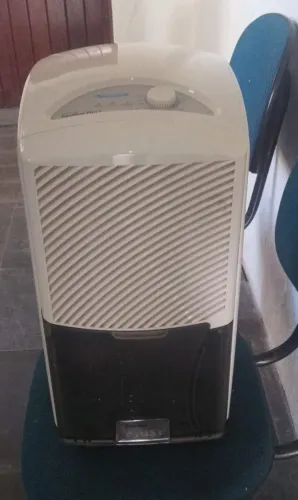 Desumidificador de ar Desidrat Plus I YL-2007.   Oportunidade!!!!!