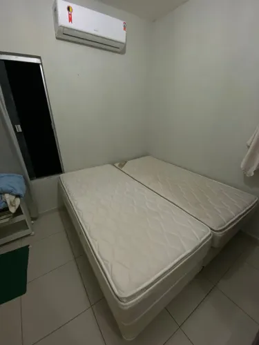 Cama de casal grande - 2 bases e 2 colchões 