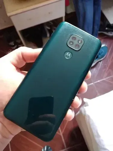 Celular Motorola g9,um pouco trincado com processador meio lento mais garanto que está bom