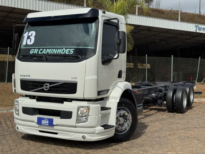 CAMINHÃO VOLVO VM 270 TRUCK NO CHASSIS COM APENAS 94.000 km EXTRA