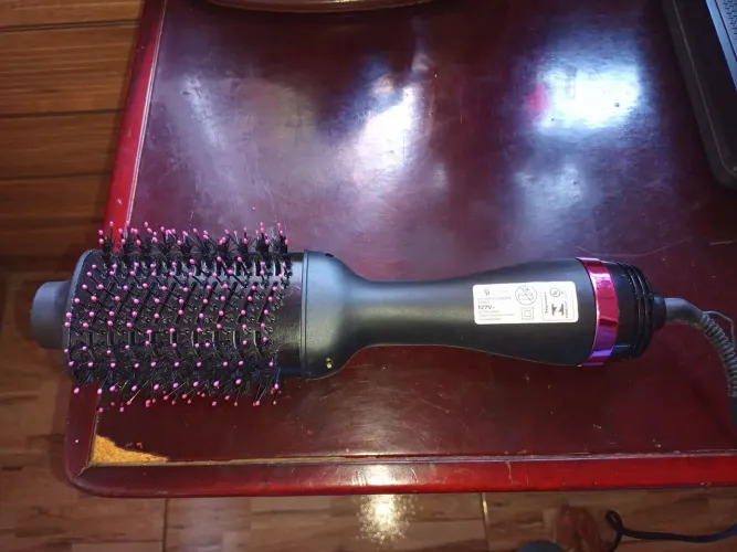 Vendo escova seca e alisa da essenza 1200w essenza 1200w.