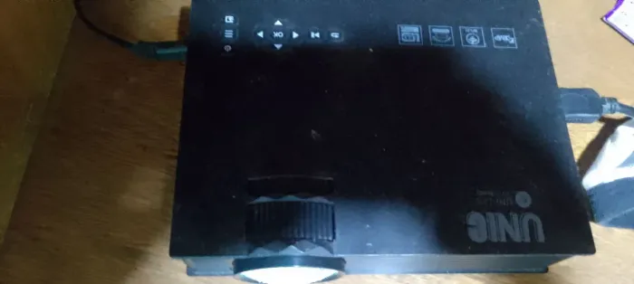 Projetor Unic uc68s 
