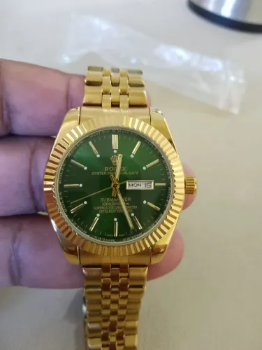 Relógio dourado
