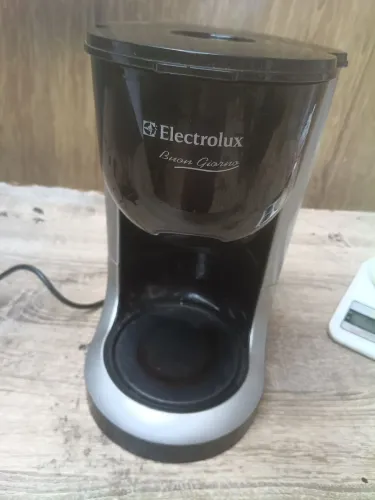 cafeteira elétrica Electrolux,CM500, funcionando perfeitamente,não tem a caneca