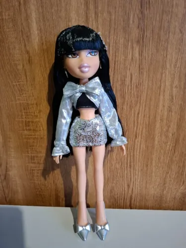 Boneca Bratz Jade charmz