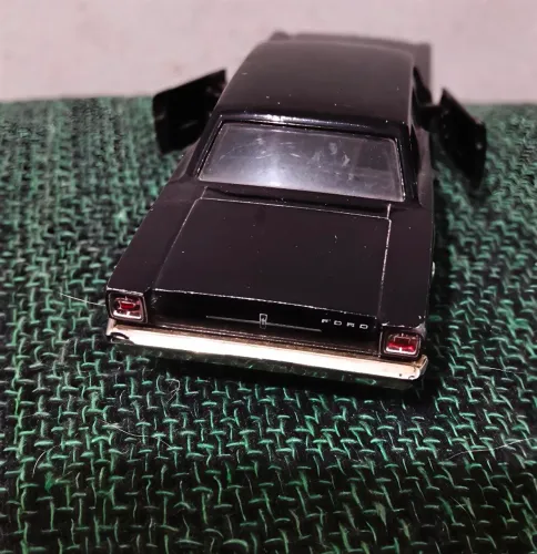 Miniatura Ford Galaxie 500