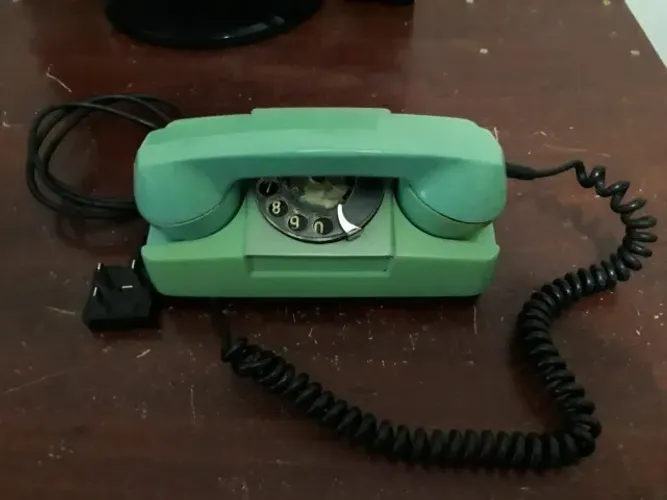 Telefones antigos para decoração bom estado 89,00 cada - Pix - 1908