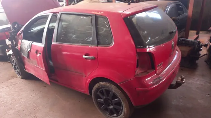 SUCATA POLO HATCH PARA RETIRADA DE PEÇAS  