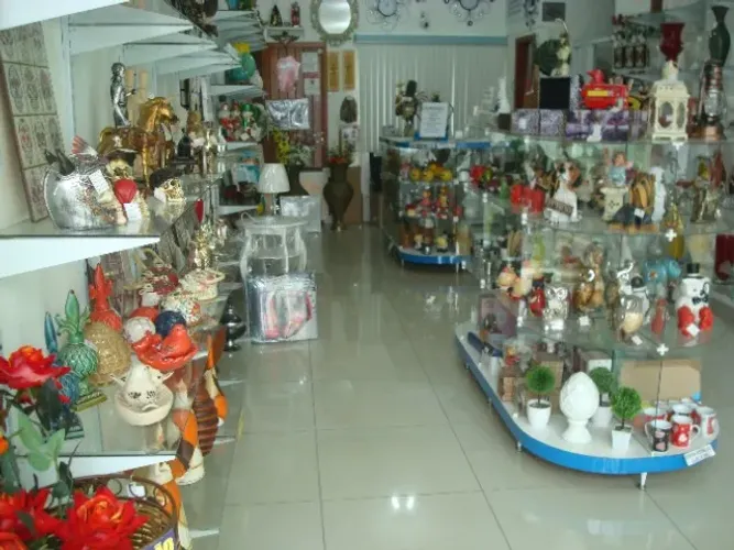 Estoque de loja fechada com produtos novos e variados oportunidade