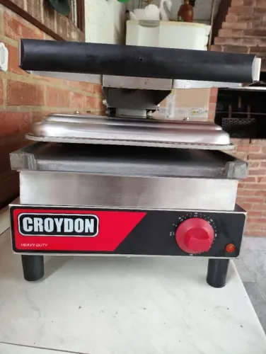 Sanduicheira Elétrica Chapa Lisa SALS Croydon