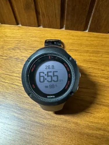 Relógio Suunto modelo carregavel via UsB 