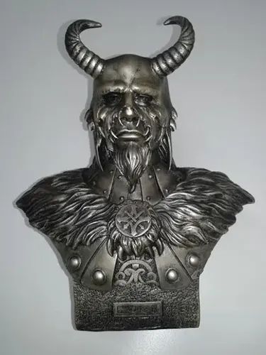 Busto De Poli Resina Loki