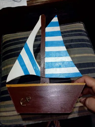 Lindo Veleiro de Madeira Decorativo em MDF usado