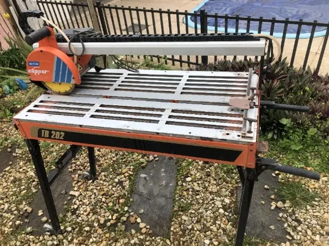 Cortador de piso e porcelanato elétrico 900W 650 mm Clipper