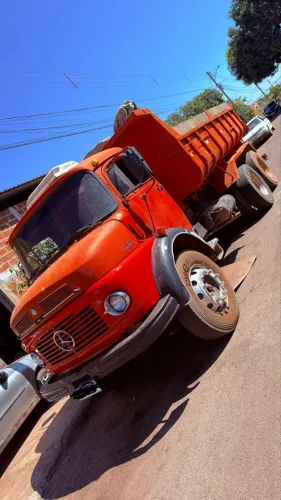 Caminhão Mercedes caçamba 1313  