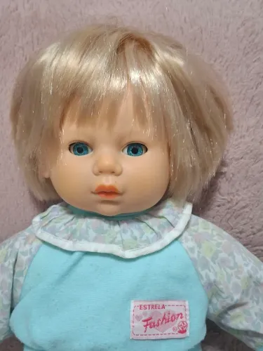 Boneca marca Estrela com 40cm . Linda