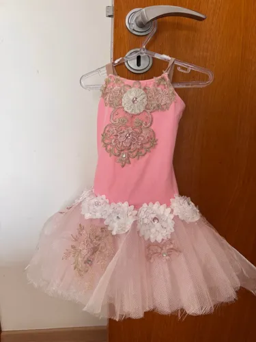 Vestido de Bailarina Infantil Rosa com Detalhes