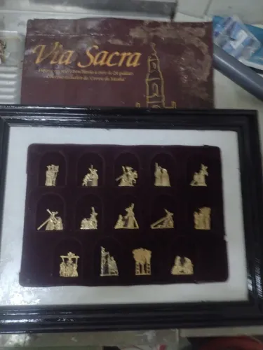 Quadro com 14gravuras em ouro - Via Sacra