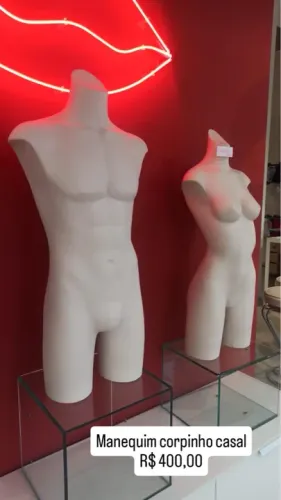 Manequins casal para loja de roupas