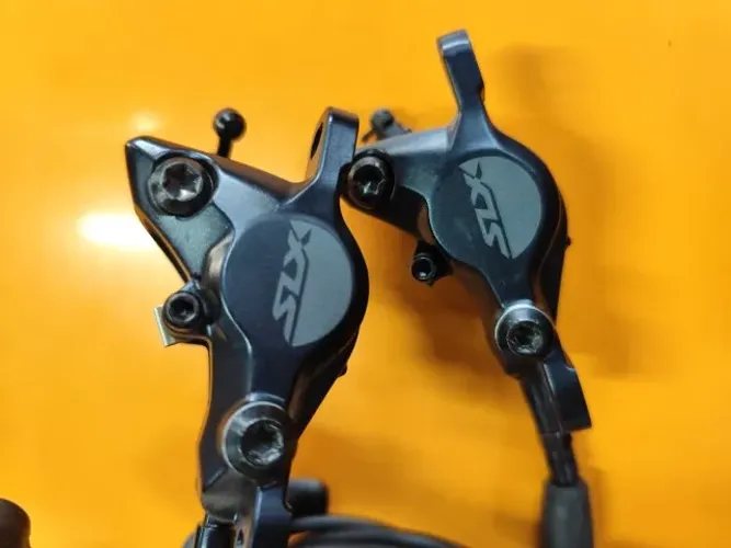 PAR DE FREIO SHIMANO SLX 7100 - 2 PISTÕES