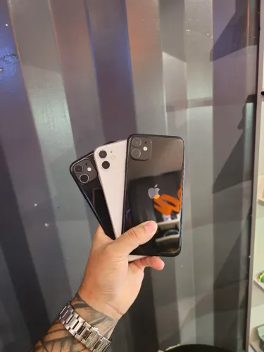 ? IPhone 11 128GB Preto e 64gb branco ?