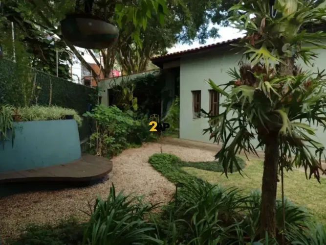 Casa Comercial para Venda ou locação na Vila Andrade com 3 Salas, 3 Banheiros e 2 Vagas de