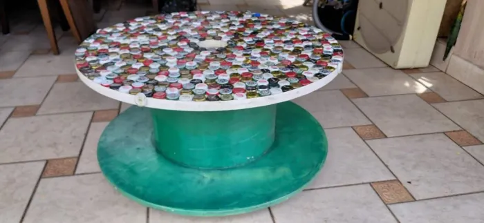 Mesinha de centro de tampinhas de cerveja (artesanal)