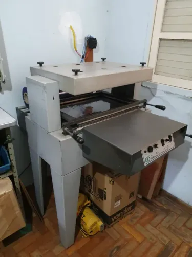Máquina encarteladora para embalagem a vácuo Skin + bobina semi nova<br>