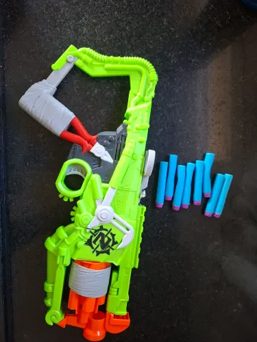 Arma Nerf com dardos 