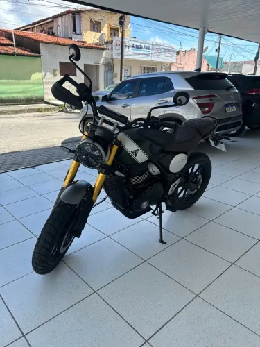 Triumph scramble 400X 2024